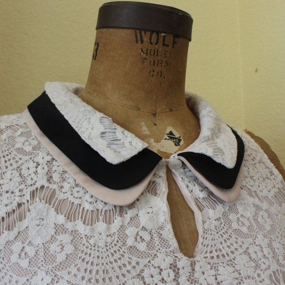 Lace & Chiffon Sleeveless Top - Picture 3 of 6